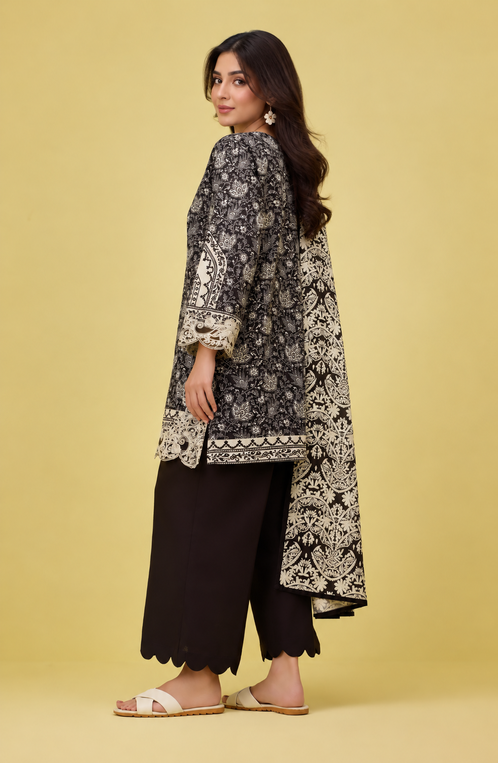 Unstitched | 3 Piece |Khaddar Embroidered